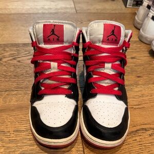 Nike Air Jordan 1 Mid